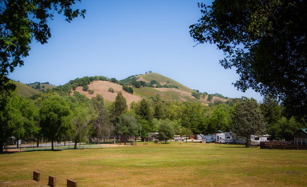 Morgan Hill Camping Resort Cabin 1 San Martin Exteriör bild
